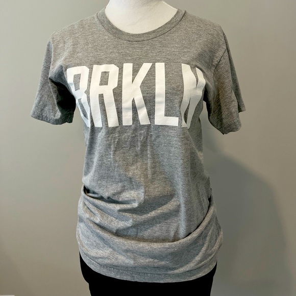 Aritzia T Shirts XS/S - Picture 1 of 2